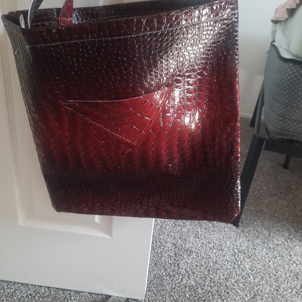 Elegant Crocodile-Embossed Red Tote Bag